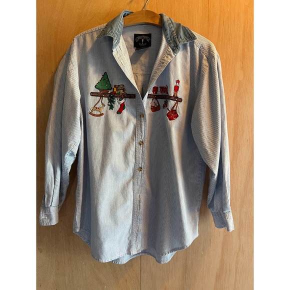 9867 - Vintage Solutions Original Christmas Size: Medium Embroidered Button Down - Picture 3 of 4